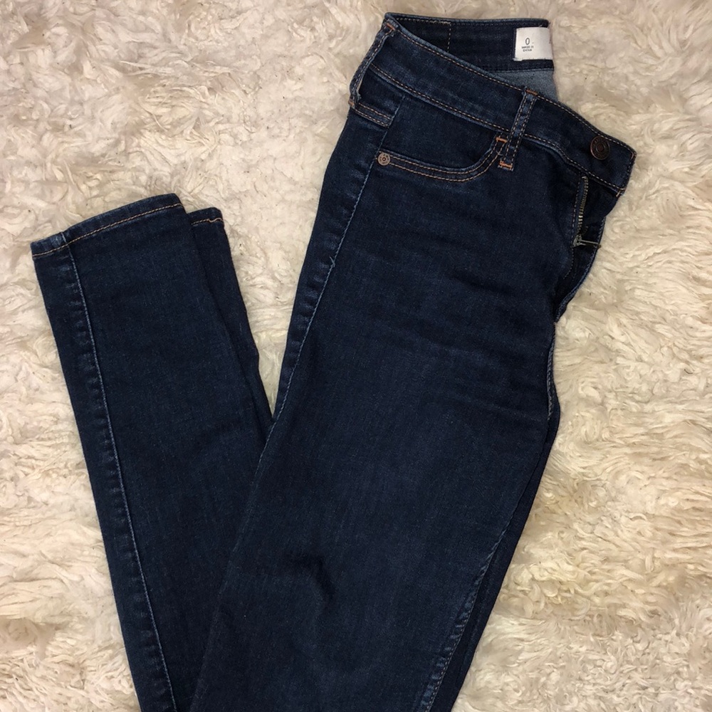 Dark wash high waisted jeans 👖